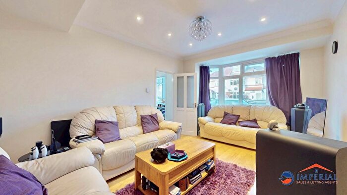 6 Bedroom Semi-detached House For Sale In Crosslands Avn, Southall, UB2