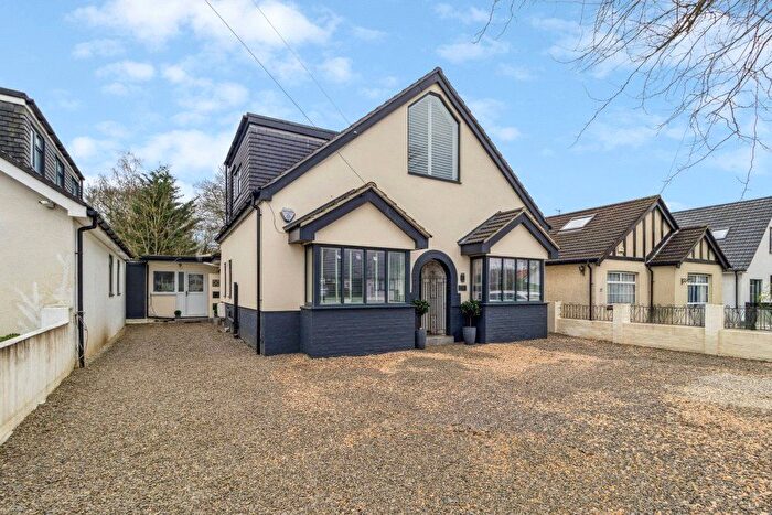 4 Bedroom Detached House For Sale In Halford Road, Ickenham, Middlesex, UB10