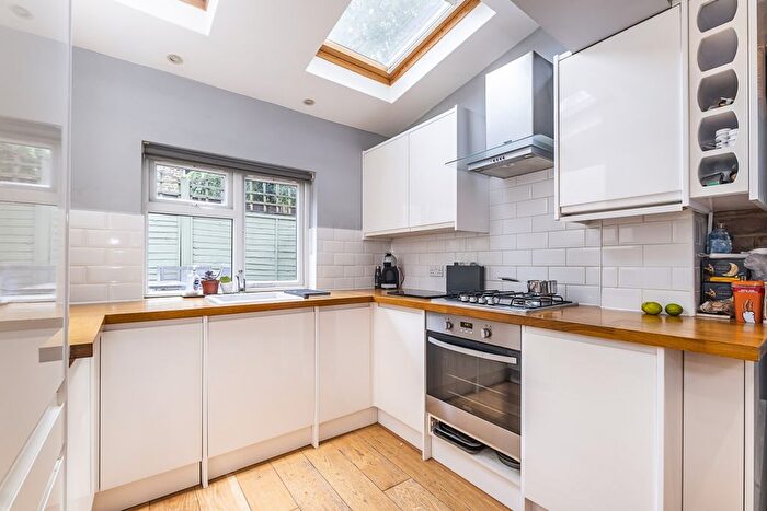 2 Bedroom Flat To Rent In Corrance Road, London, SW2