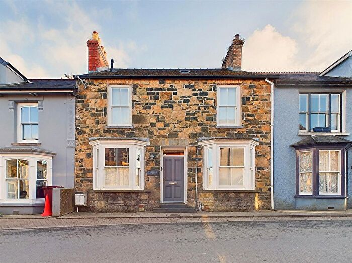 4 Bedroom Country House For Sale In West Street, Newport, SA42