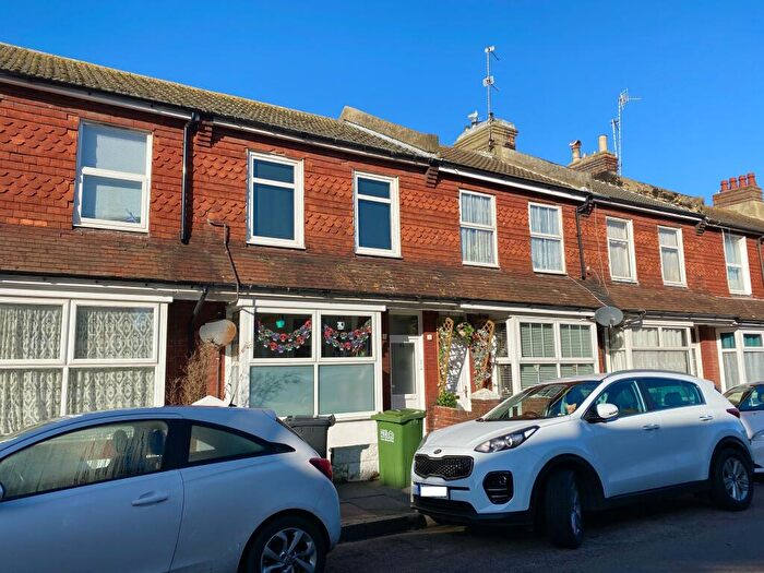 1 Bedroom Flat To Rent In Dursley Road, Eastbourne, BN22