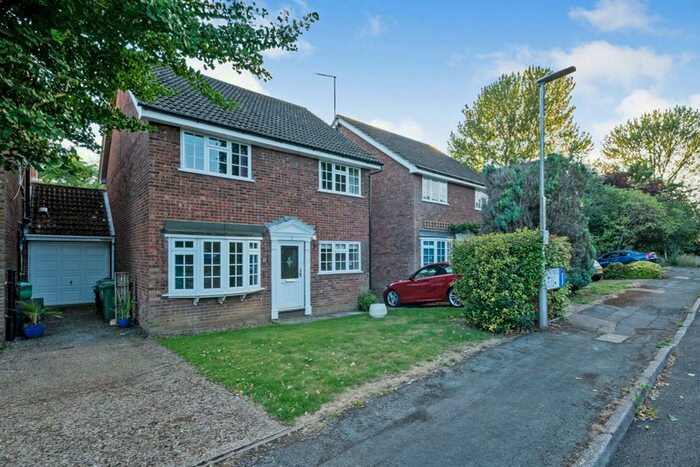 4 Bedroom Detached House For Sale In Fryth Mead, St.Albans, AL3