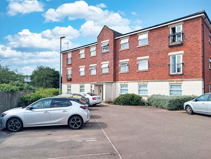2 Bedroom Apartment For Sale In Paton Court, Calverton, Nottingham, NG14