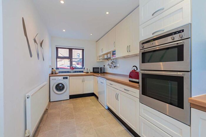 4 Bedroom Detached House For Sale In Palmerston Avenue, Langley, SL3