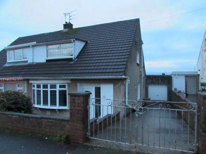 3 Bedroom Bungalow To Rent In Chantal Avenue, Pen-y-fai, Bridgend, CF31