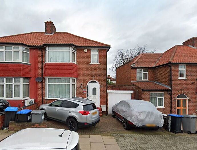 1 Bedroom Flat To Rent In Springfield Mount, London, NW9