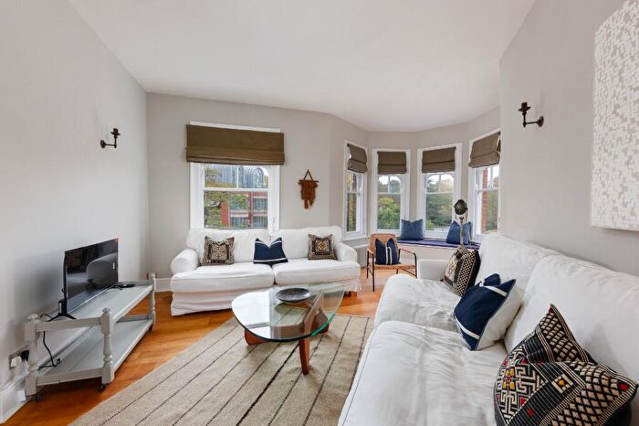 2 Bedroom Flat For Sale In Prince Of Wales Drive, London, SW11