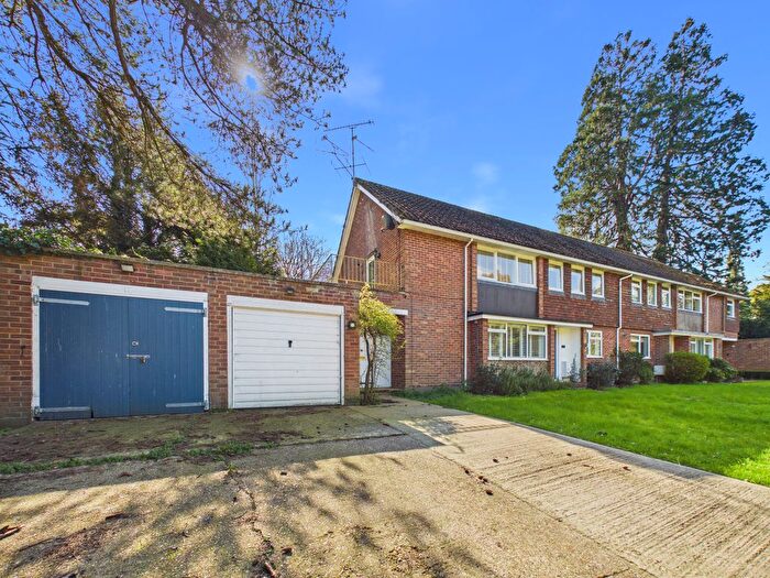 2 Bedroom Maisonette To Rent In Islet Park, Maidenhead, Berkshire, SL6