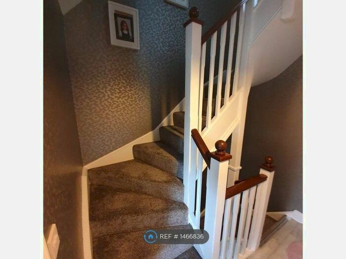 3 Bedroom Semi-Detached House To Rent In Bramley Road, Aylesbury, HP18