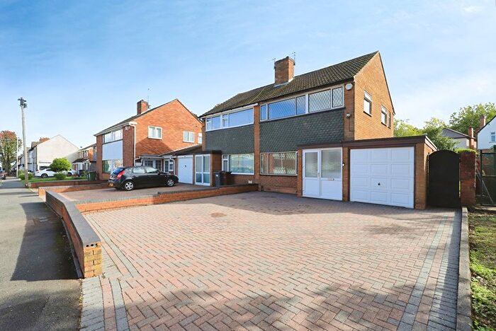 3 Bedroom Semi Detached House For Sale In Wanderers Avenue, Wolverhampton, West Midlands, WV2