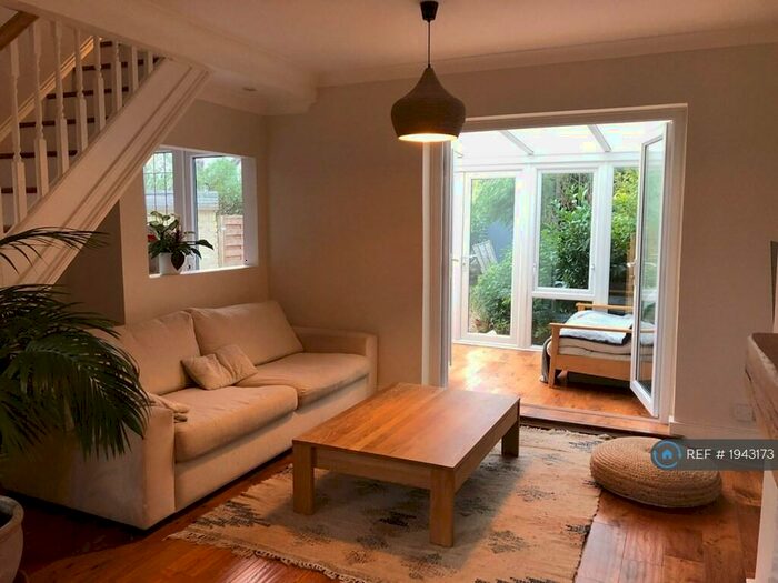 2 Bedroom Terraced House To Rent In Lovelace Green, London, SE9