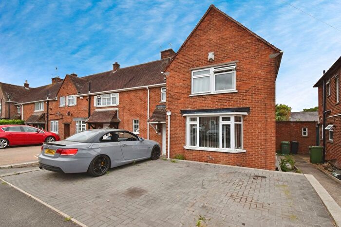 3 Bedroom Semi-detached House For Sale In Holmden Avenue, Wigston, Leicestershire, LE18