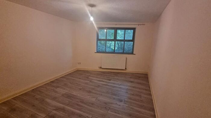 2 Bedroom Flat To Rent In Castle Back Flat, Haverfordwest, SA61