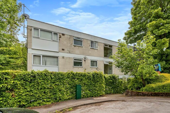 2 Bedroom Flat To Rent In Lawrence Grove, Southampton, Hampshire, SO19