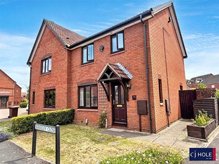 3 Bedroom Semi Detached House For Sale In Berkeley Close, Hucclecote, Gloucester, GL3