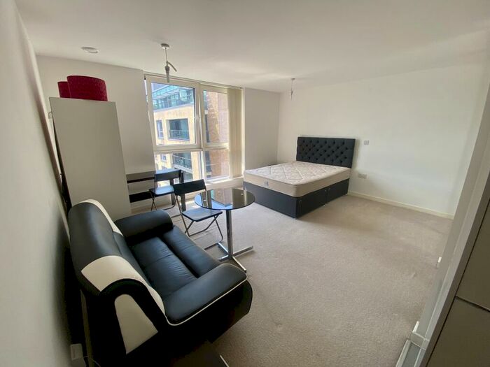 Apartment To Rent In Davaar House, Prospect Place, Cardiff Bay, CF11