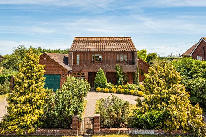 4 Bedroom Detached House For Sale In North Road, Sandwich Bay, CT13