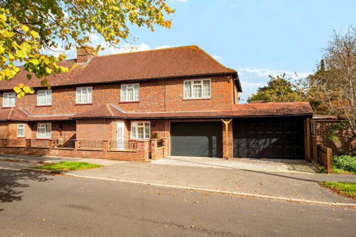 4 Bedroom Semi-detached House For Sale In Oak Tree Road, Knaphill, Woking, GU21
