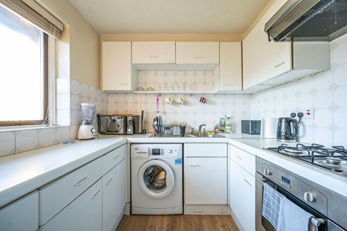 2 Bedroom Flat To Rent In Ferry Street, Canary Wharf, London, E14