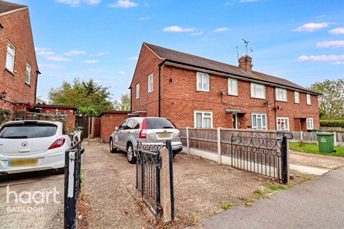 2 Bedroom Maisonette For Sale In King Edward Road, Basildon, SS15