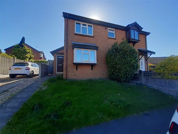 1 Bedroom End Of Terrace House For Sale In Manor Farm Road, Crigglestone, Wakefield, WF4