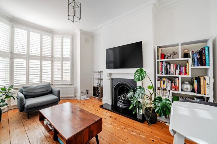 2 Bedroom Flat To Rent In Donaldson Road, Queen's Park, London, NW6
