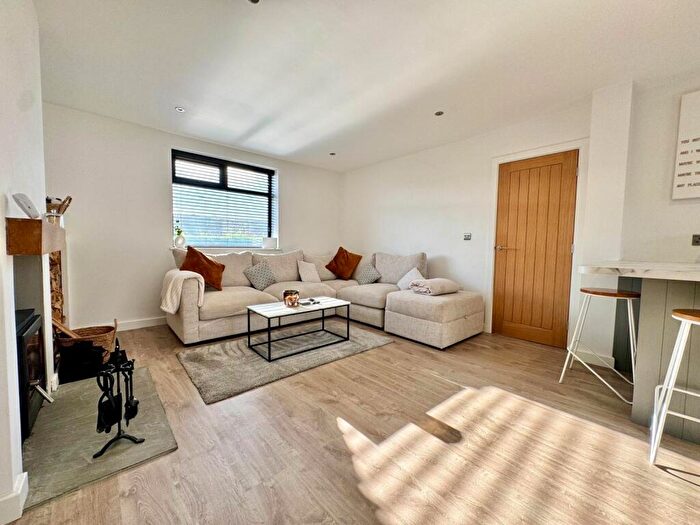 3 Bedroom Semi-Detached House For Sale In Heathbourne Road, Bacup, Lancashire, OL13