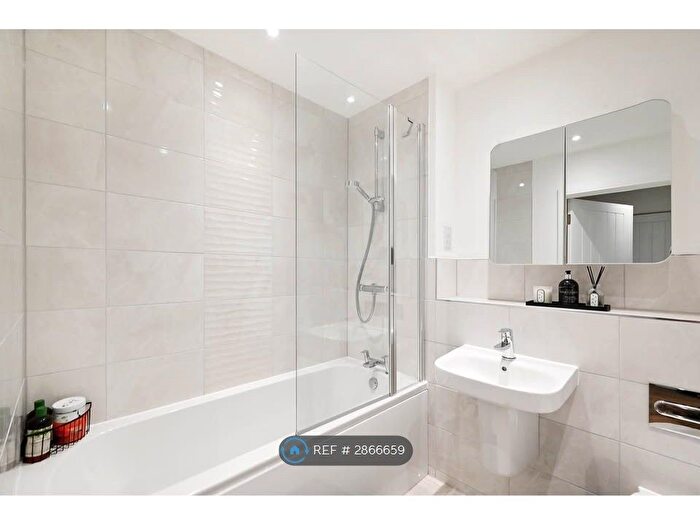 2 Bedroom Flat To Rent In Latitude Apartments, Croydon, CR0