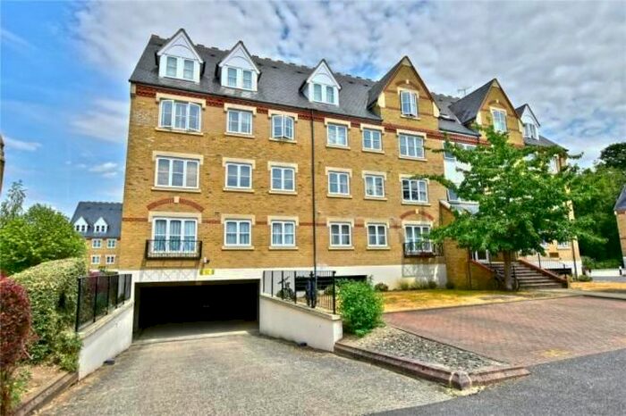 2 Bedroom Flat To Rent In Anglian Close, Watford, WD24