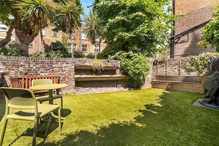 2 Bedroom Flat For Sale In Eardley Crescent, London, SW5