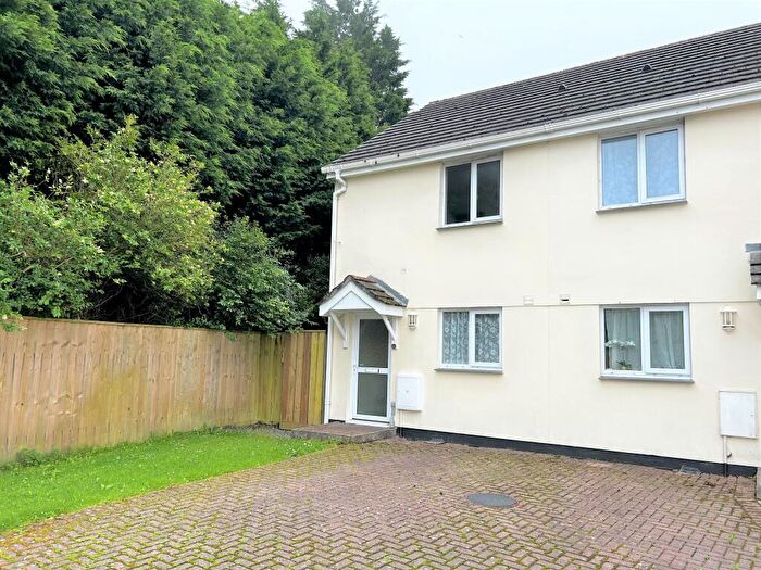 2 Bedroom House To Rent In Bugle, PL26