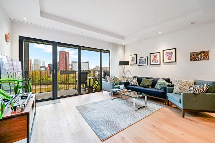 2 Bedroom Flat For Sale In Modena House, London City Island, London, E14