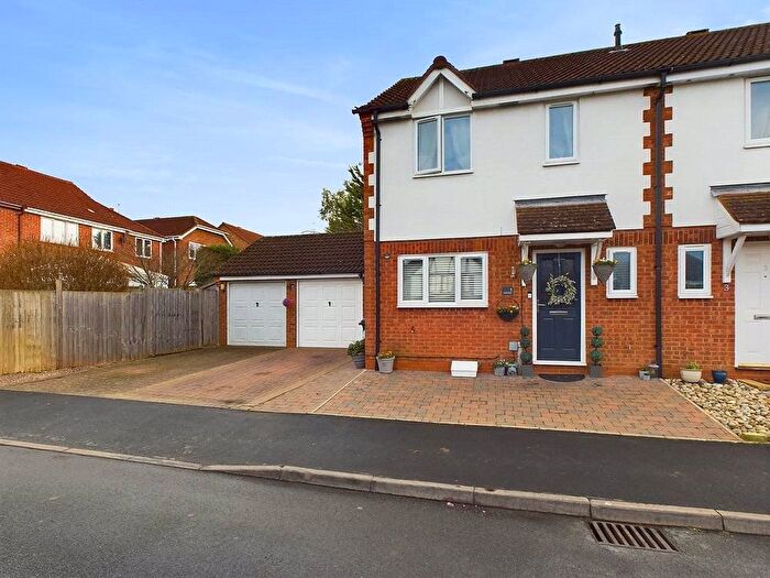 3 Bedroom Semi-Detached House For Sale In Trefoil Close, Worcester, Worcestershire, WR5