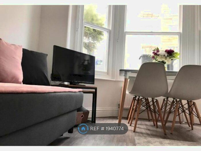 2 Bedroom Flat To Rent In Bed Bath &amp; Garden, Brighton, BN1