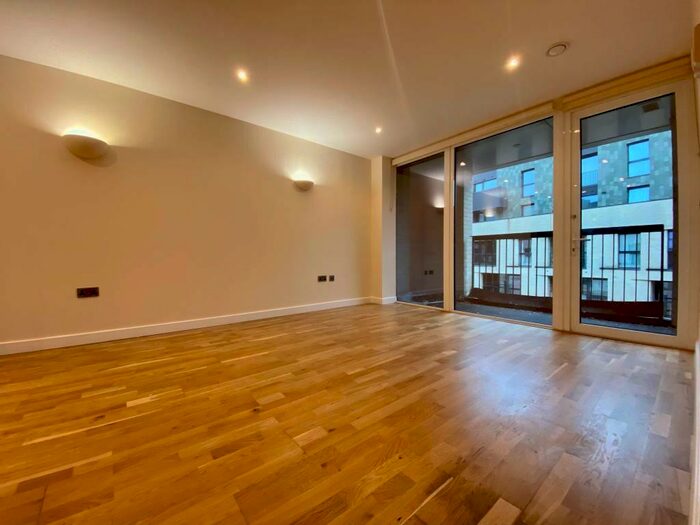 3 Bedroom House To Rent In Burgess Springs, Chelmsford, Essex, CM1