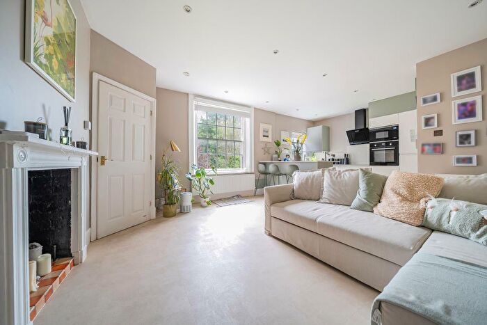 2 Bedroom Apartment To Rent In Charnham Court, Hungerford, RG17