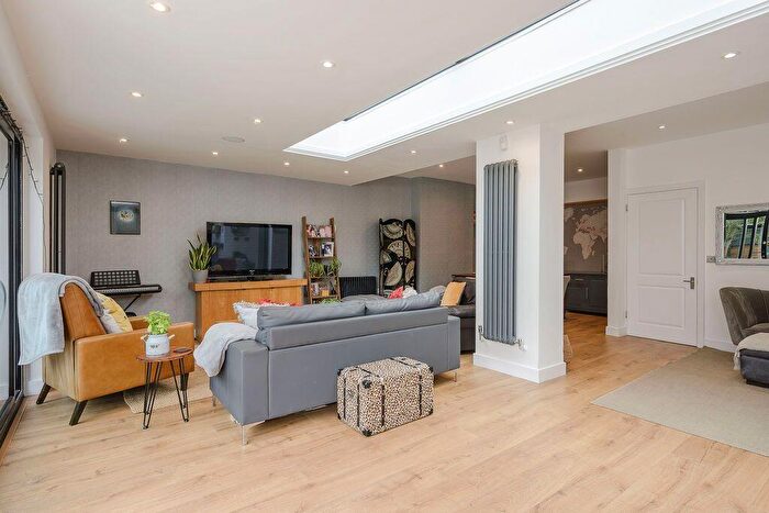 5 Bedroom Semi-Detached House For Sale In Malden Park, New Malden, KT3