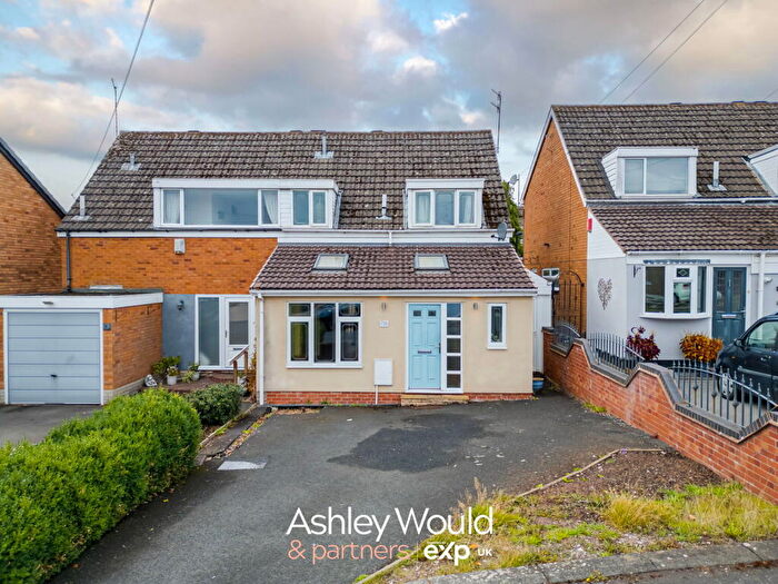 3 Bedroom Semi-Detached House For Sale In Wythall Road, Halesowen, B63