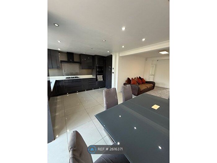 5 Bedroom Terraced House To Rent In Rosebery Avenue, Harrow, HA2