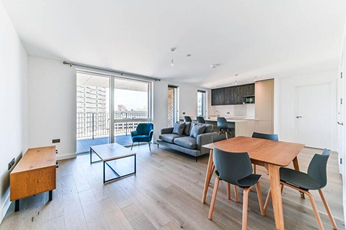 3 Bedroom Flat To Rent In Boulevard Point, Croydon, CR0