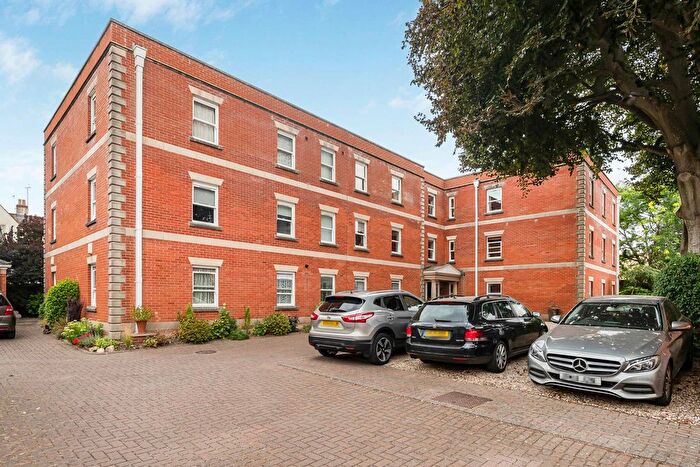 2 Bedroom Flat For Sale In Carpenters Lane, Cirencester, Gloucestershire, GL7