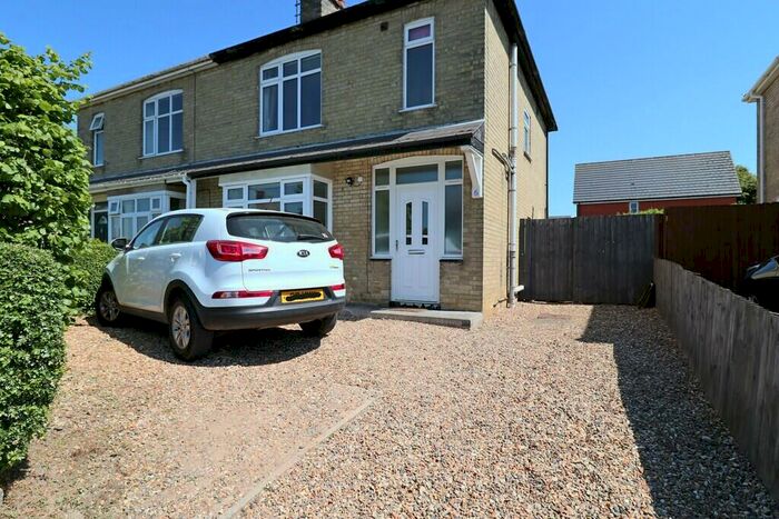 3 Bedroom Semi-Detached House To Rent In Staples Lane, CB7