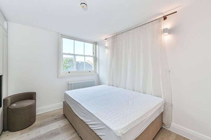 Studio To Rent In Haydon Way, London, SW11