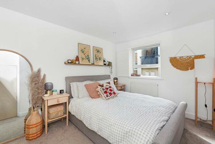 2 Bedroom Apartment To Rent In Silken Mews Peckham, SE15
