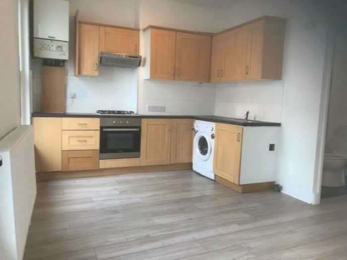 1 Bedroom Apartment To Rent In West Green Road, London, N15
