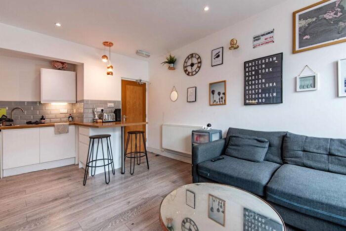 1 Bedroom Apartment To Rent In Room Flat Upper Parliament Street, NG1