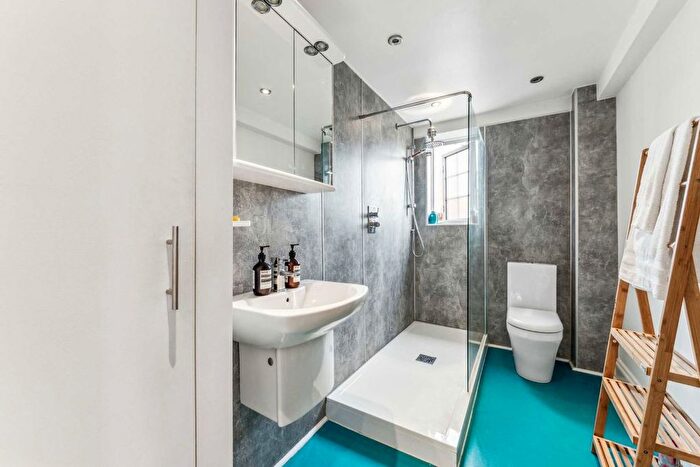 1 Bedroom Flat For Sale In Goldhawk Road, London, W6