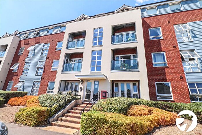 2 Bedroom Flat For Sale In Morris Drive, Belvedere, DA17