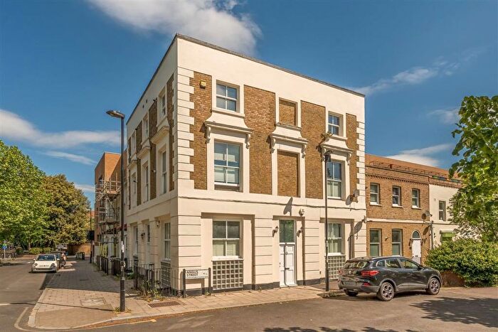 2 Bedroom Flat For Sale In Clifton Rise, New Cross, SE14