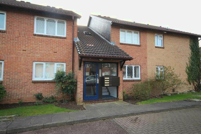 1 Bedroom Flat To Rent In Hereward Green, Loughton, IG10